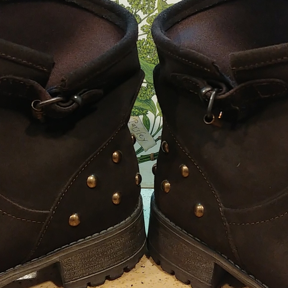 Gold Studded suede lug bootie - Picture 6 of 10